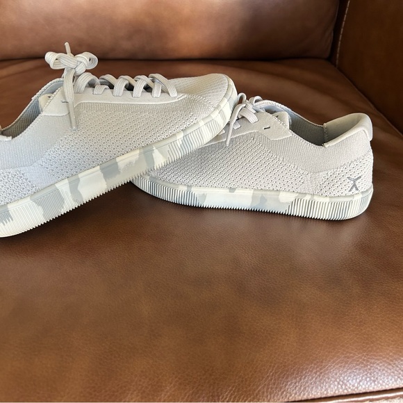 Flux Adapt Trainers Knit Sneakers in Light Gray - Picture 3 of 4